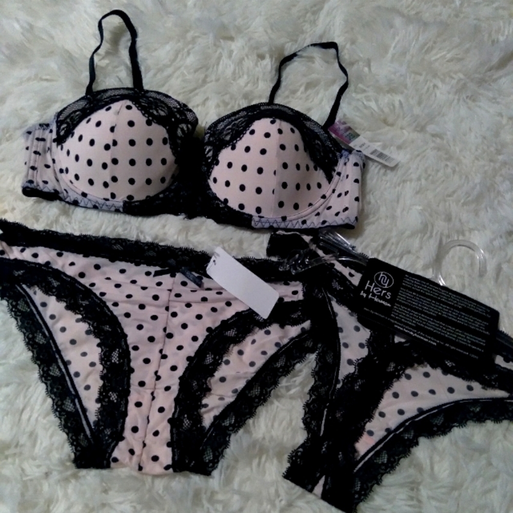 LINGERIE.
